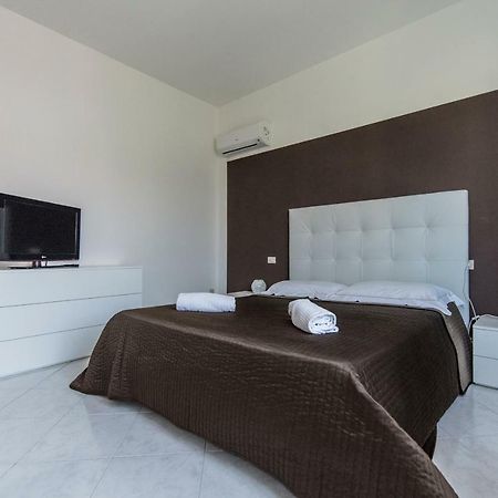 La Casa Rosa Apartment ซีร์มิโอเน ภายนอก รูปภาพ